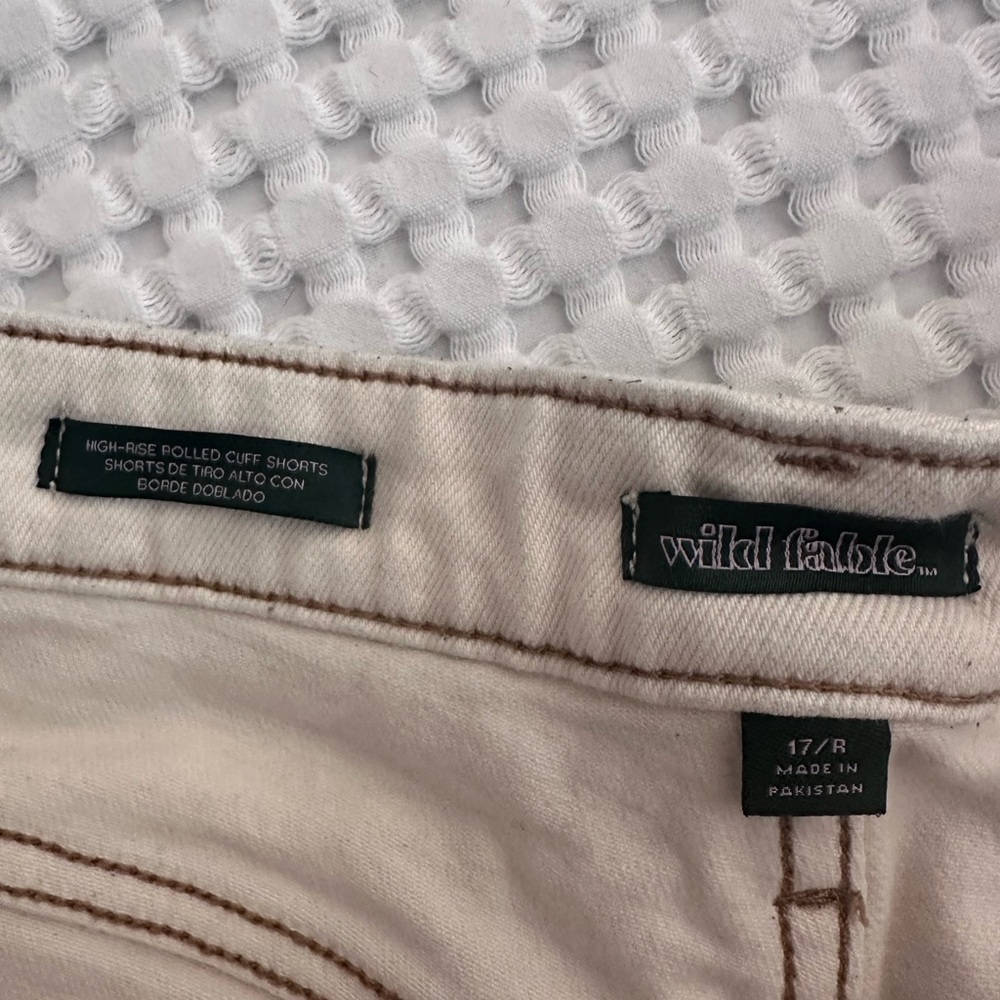 Wild Fable Cream Roll-Cuff Shorts Sz 17 - Picture 3 of 4